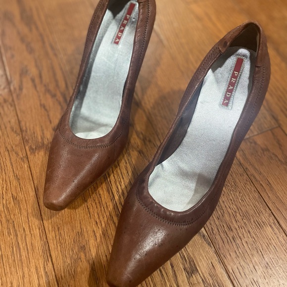 PRADA TAN LEATHER PUMPS - Picture 3 of 8